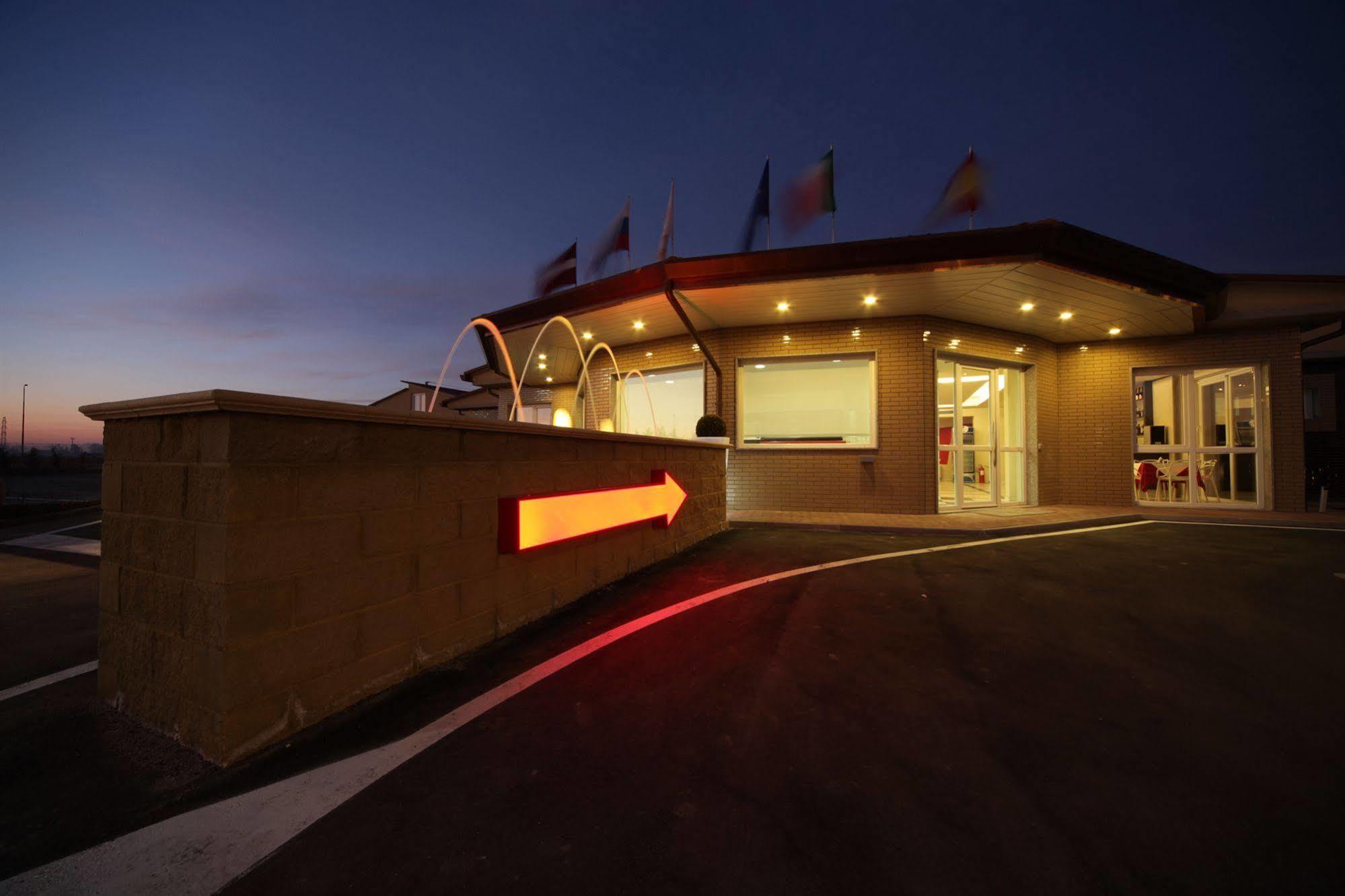 Motel Autosole Vip Castelnuovo Scrivia Екстериор снимка